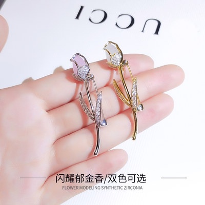 Tính khí Hoa Tulip Trâm ins Thủy Triều Nhật Bản cá tính pin Chống ánh sáng khóa cao cấp ánh sáng vòng eo thay đổi nhỏ tạ