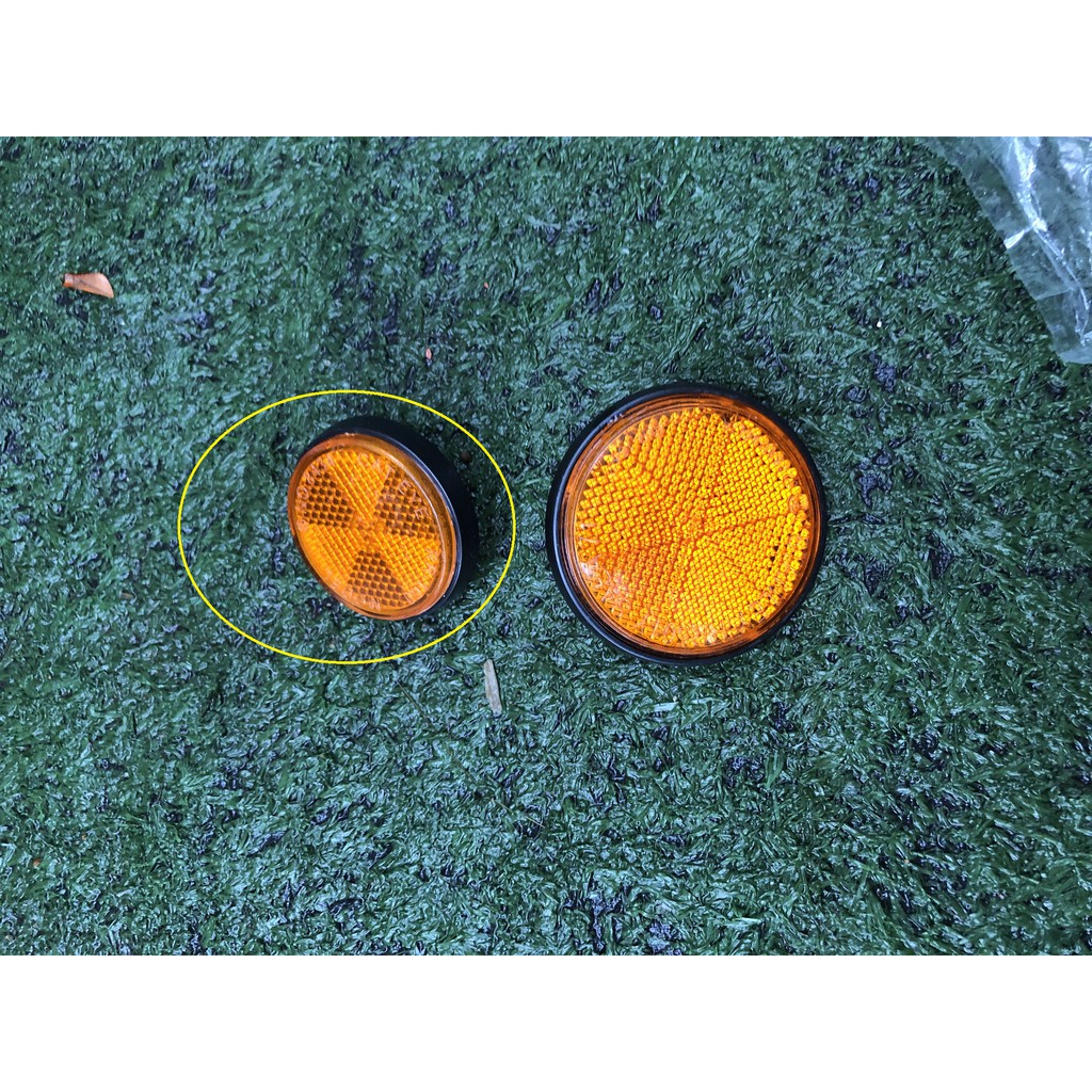 1 cái mắt mèo cho anh em độ chế xe 67 hay gắn dame-cub-78-81...-loại nhỏ