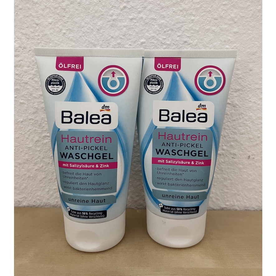 - Sữa rửa mặt Balea