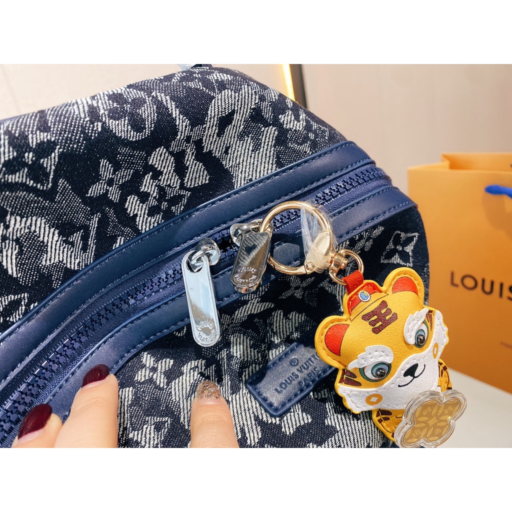 Louis Vuitton spot LV ba lô thể thao / túi thời trang / túi sang trọng dung lượng lớn / túi messenger