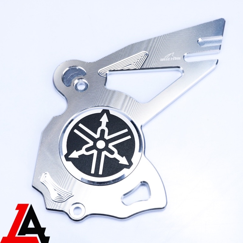 Ốp che nhông Exciter 150 nhôm CNC gắn logo YA