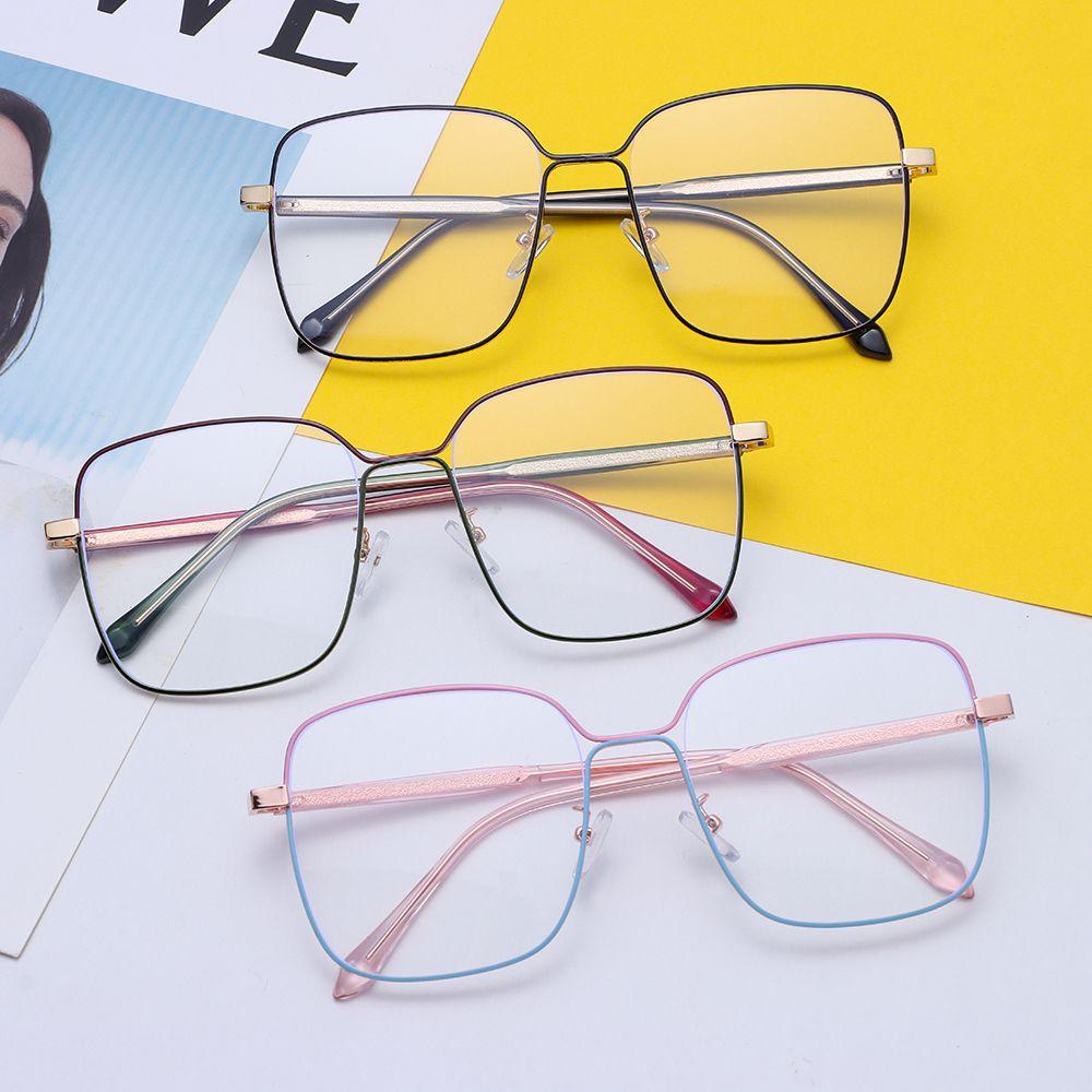 Mắt Kính Gọng Vuông Thời Trang Cho Người Cận Thị