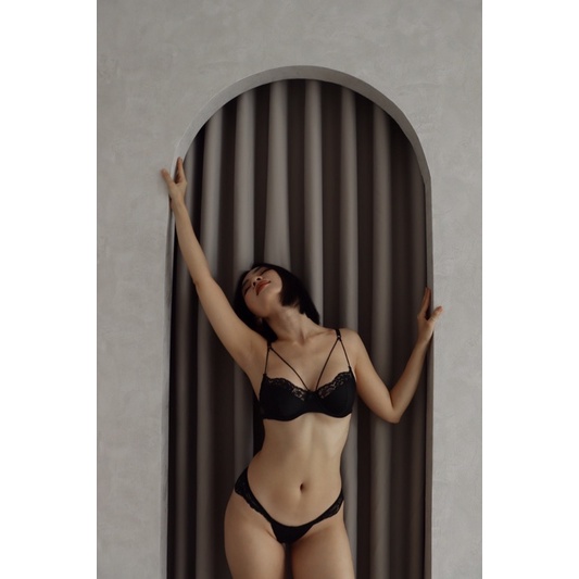 Áo lót có gọng 2 màu trắng và đen