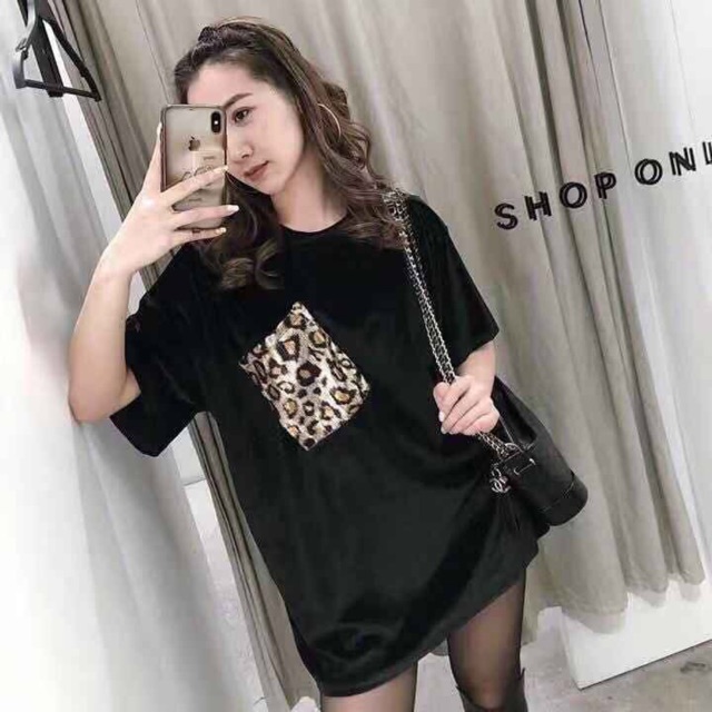😍 chất như nước cất☑️☑️ áo nhung kết hợp túi da báo quá là ấn tượng luôn ạ.🥰🥰 mặc giấu quần lại càng đẹp nhé.full màu