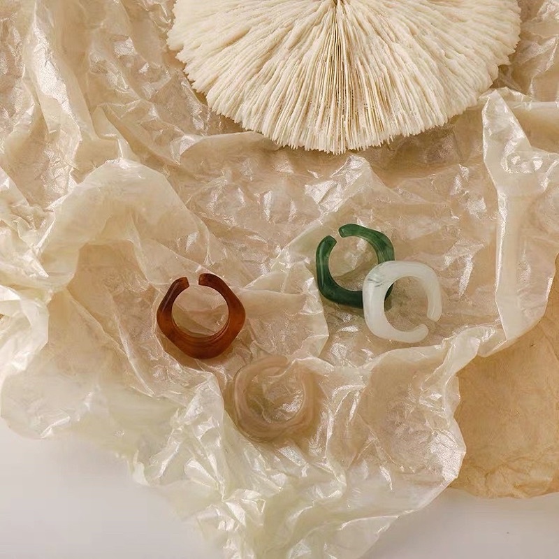 Nhẫn vintage nhựa