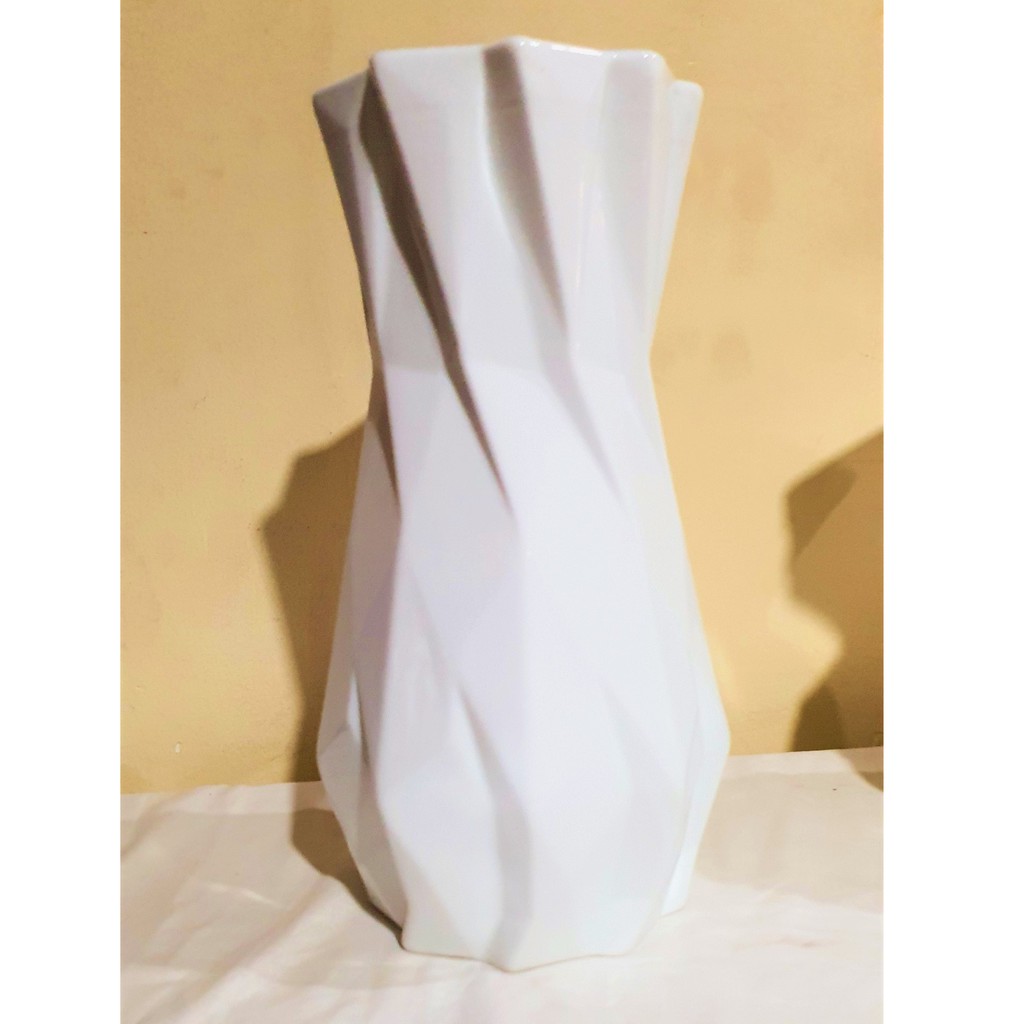 Bình cắm hoa bằng sứ trắng cao cấp ( trang trí , thờ cúng ,... ) dạng tròn xoắn cao 28cm , dạng trụ cao 30cm