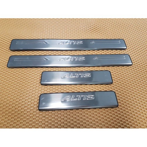 ốp bậc ngoài xe toyota atis