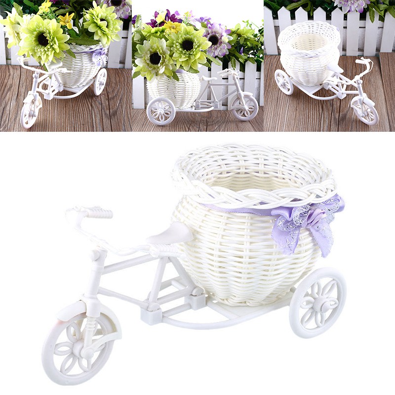 Giỏ nhựa hình xe đạp 3 bánh màu trắng xinh xắn trang trí đám cưới