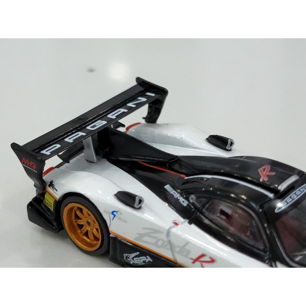 Xe Mô Hình Pagani Zonda Revolucion Bianco Benny 1:64 Tarmac Works