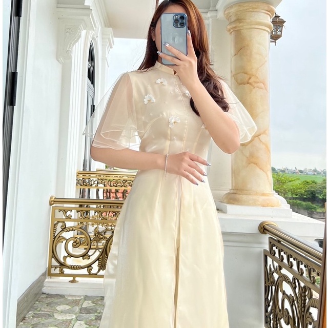 Áo dài cách tân sẻ tà đáng lửng