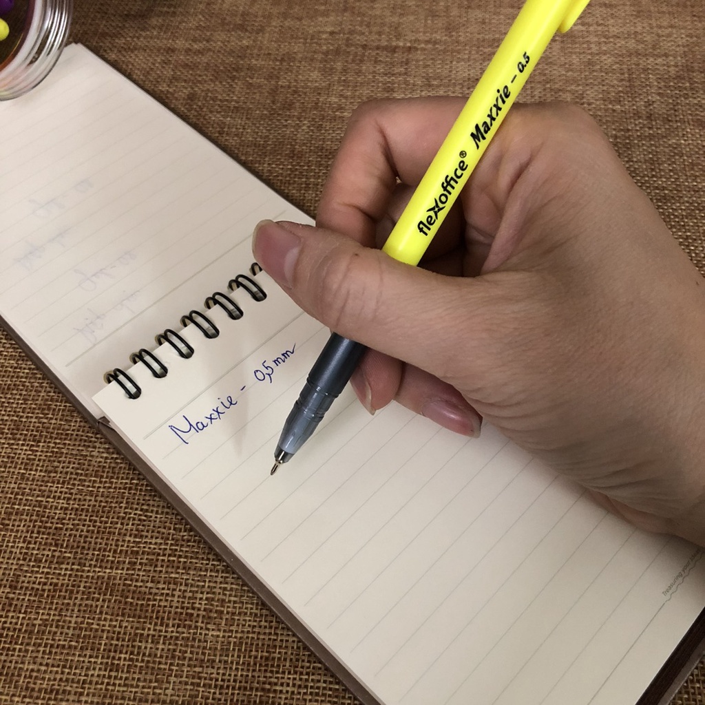 1 Lọ 25 Cây Bút Bi Ballpoint Pen Flexoffice B035 Ngòi 0.5mm viết siêu thích