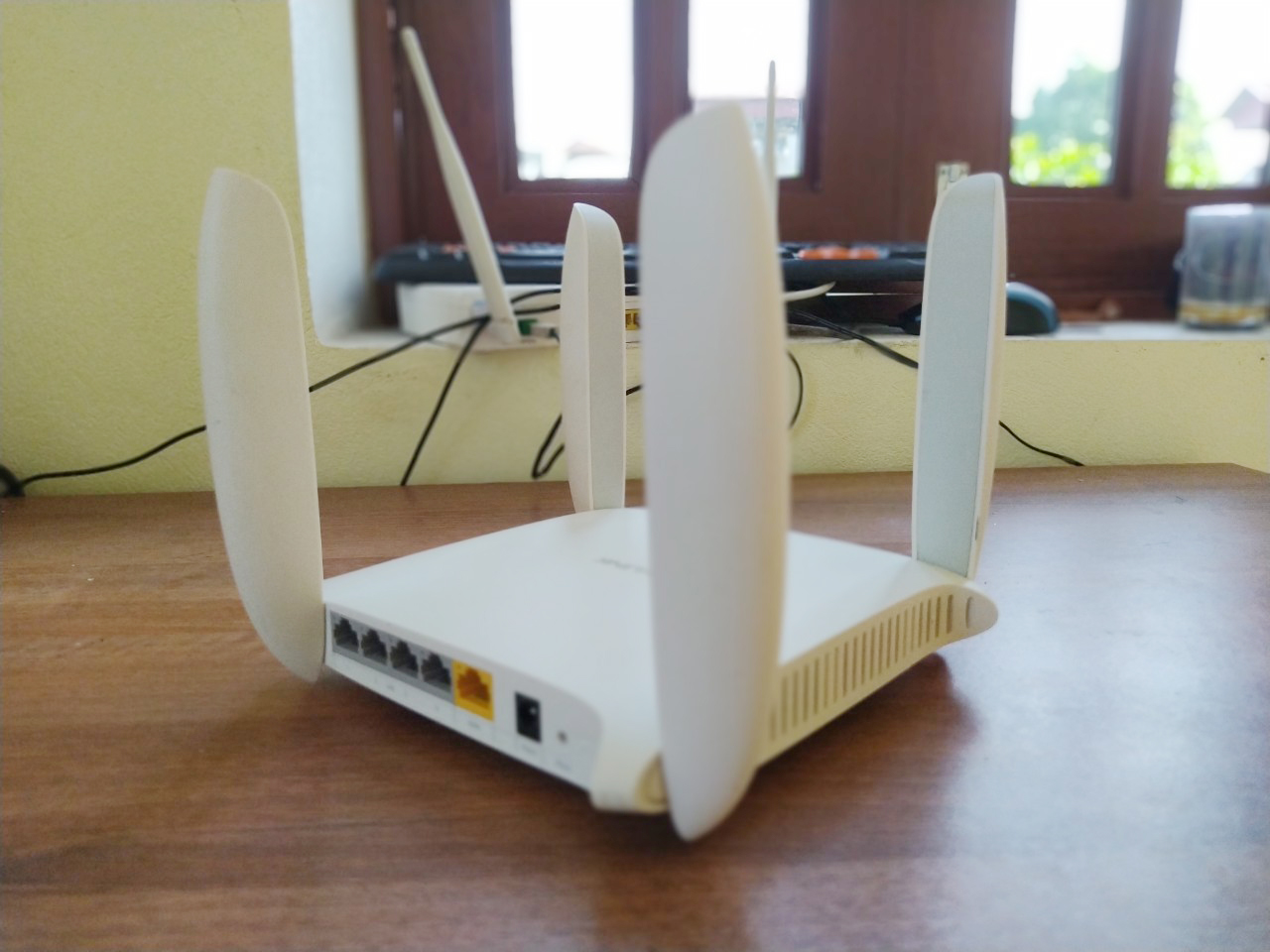 Bộ phát WiFi TP-LINK 4 Dâu WDR 6320 Băng tần kép tốc độ cao, hỗ trợ xuyên tường, cài đặt sẵn cắm vào là dùng được ngay