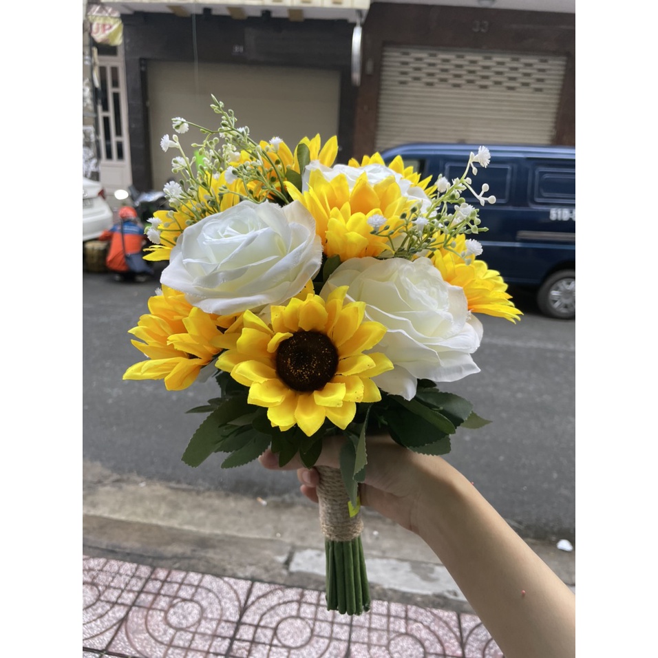 Hoa cầm tay cô dâu ngày cưới