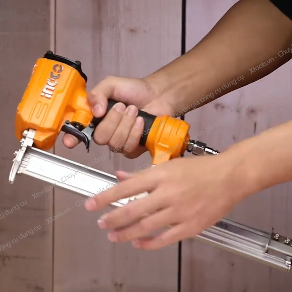 Súng bắn đinh gỗ cầm tay dùng khí nén INGCO ABN10301-3. Máy bắn đinh thẳng Ga18,1.25x1.00mm đinh 10-30mm 60-100Psi