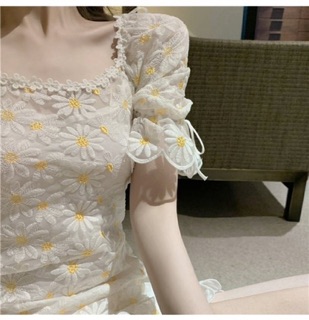Đầm Đuôi Cá Trắng Ren Hoa Cúc