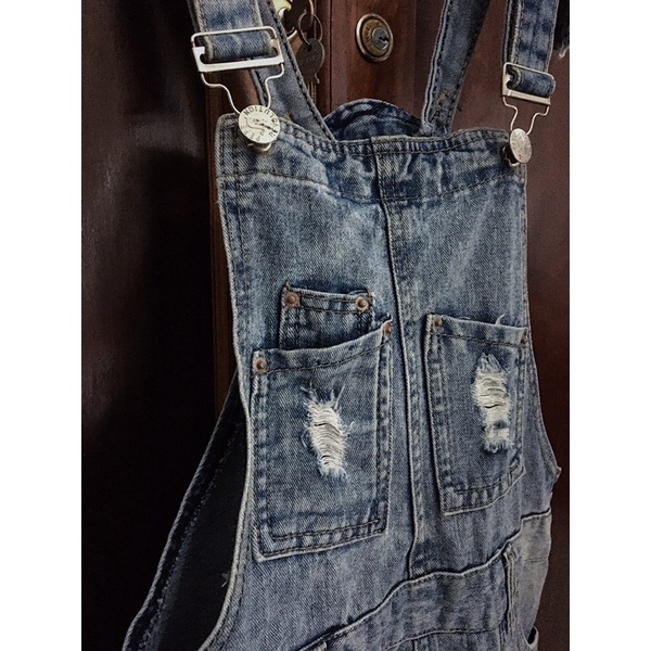 YẾM JEANS RÁCH CÁ TÍNH