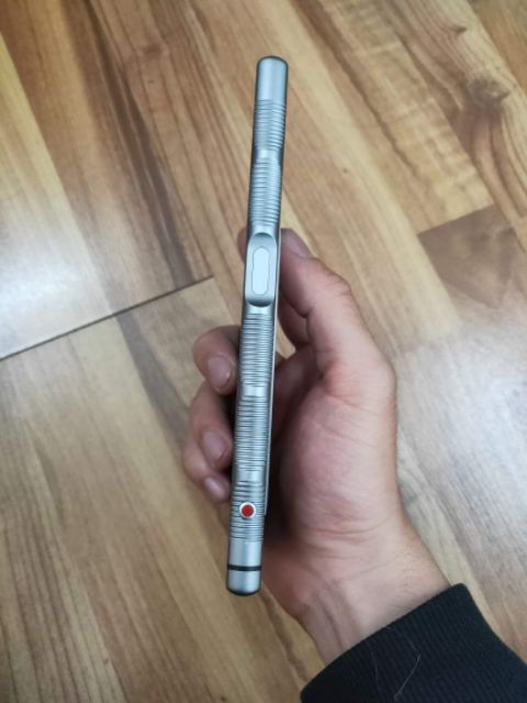 Điện thoại RED Hydrogen One 6GB RAM 4500mah, màn hình Holographic