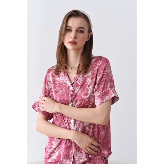 Bộ Pyjamas Nữ Mặc Nhà Áo Cộc Quần Dài Chất Liệu Lụa Màu Đỏ In Họa Tiết Christian Rose LILAS BLANC