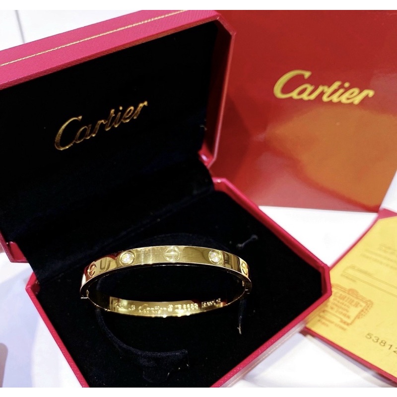 Vòng tay Catier bản bấm có đính soàn Titan Không Đen Không Dị ứng - full box