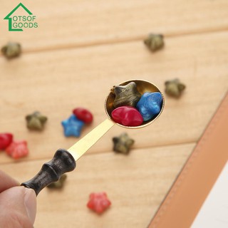 Thìa hỗ trợ đóng dấu tem cán gỗ