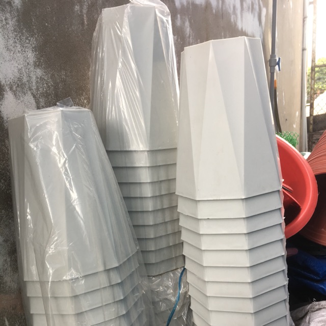 Chậu nhựa kim cương trắng có 2 size (có dĩa lót)