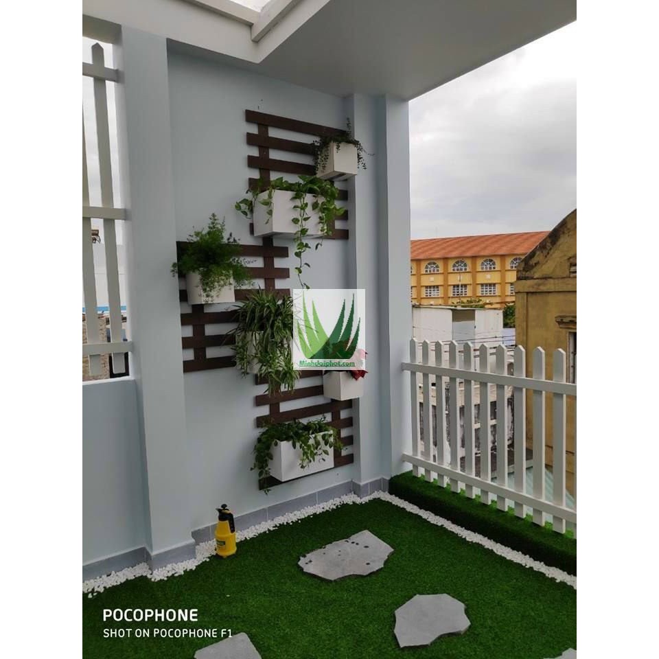 Thanh gỗ nhựa trang trí ban công treo chậu cây - vách treo tường