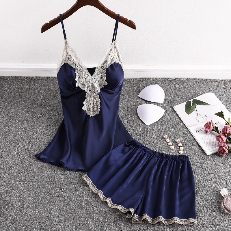 Đồ Ngủ 2 Dây Quần Cộc Ren Xẻ Mặc Nhà Lụa Satin Cao Cấp Amaka AMK.10046