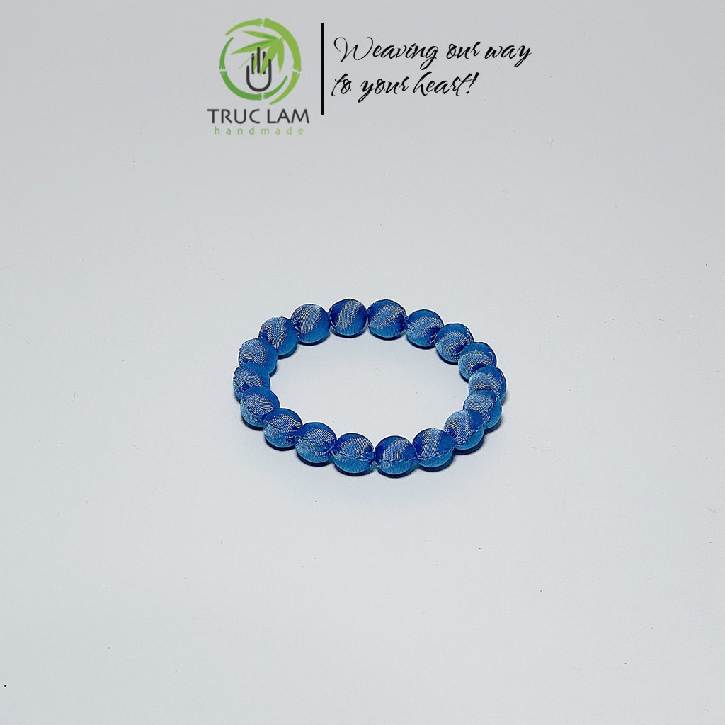 Vòng Đeo Tay Hạt Gỗ Bọc Vải Lụa Nhiều Màu Sắc (C) – Trúc Lâm Handmade