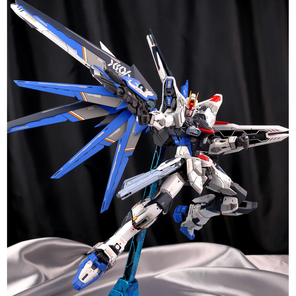 Mô Hình Gundam MG Freedom Gundam Ver 2.0 Tỉ Lệ 1/100, Chính Hãng Bandai - Nhật Bản
