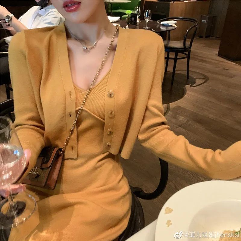 Bộ đầm cổ chữ V với áo khoác cardigan dệt kim dáng ngắn thời trang dành cho nữ