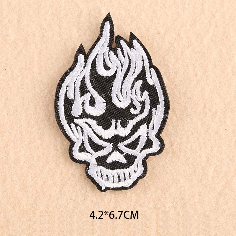 Miếng Dán Ủi Quần Áo Thêu Hình Đầu Lâu Màu Trắng Đen Phong Cách Punk