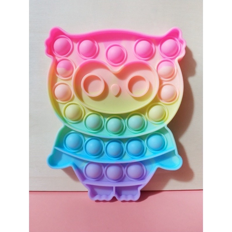 Đồ chơi giải trí pop it giúp giảm căng thẳng hiệu quả cho người lớn, trẻ em dễ sử dụng