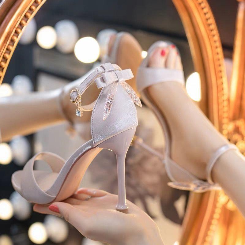 Giày Cao Gót Da Bóng Đế Xuồng Chống Nước Đính Nơ Pha Lê Mẫu Mới Cho Nữ