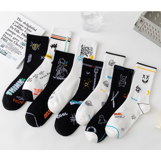 Vớ hoạ tiết cổ cao Nam Nữ phong cách thể thao, trẻ trung, năng động.