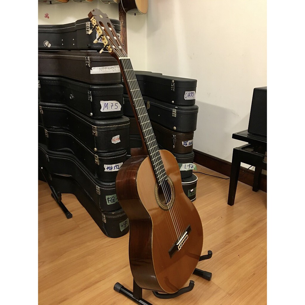 Guitar Classic Yamaha C200