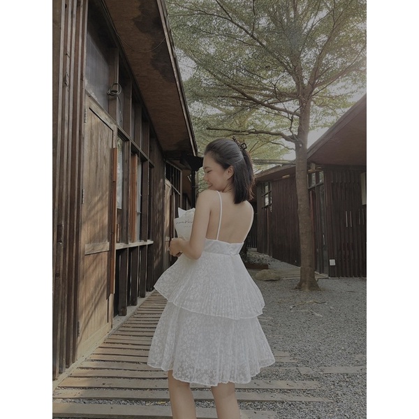 Đầm 2 dây xếp ngực xoè tầng phối ren hoa