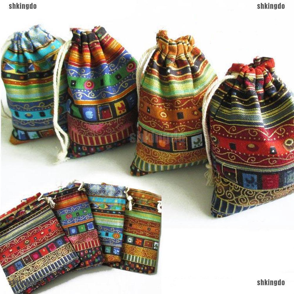 3 chiếc túi dây rút phong cách thổ cẩm độc đáo