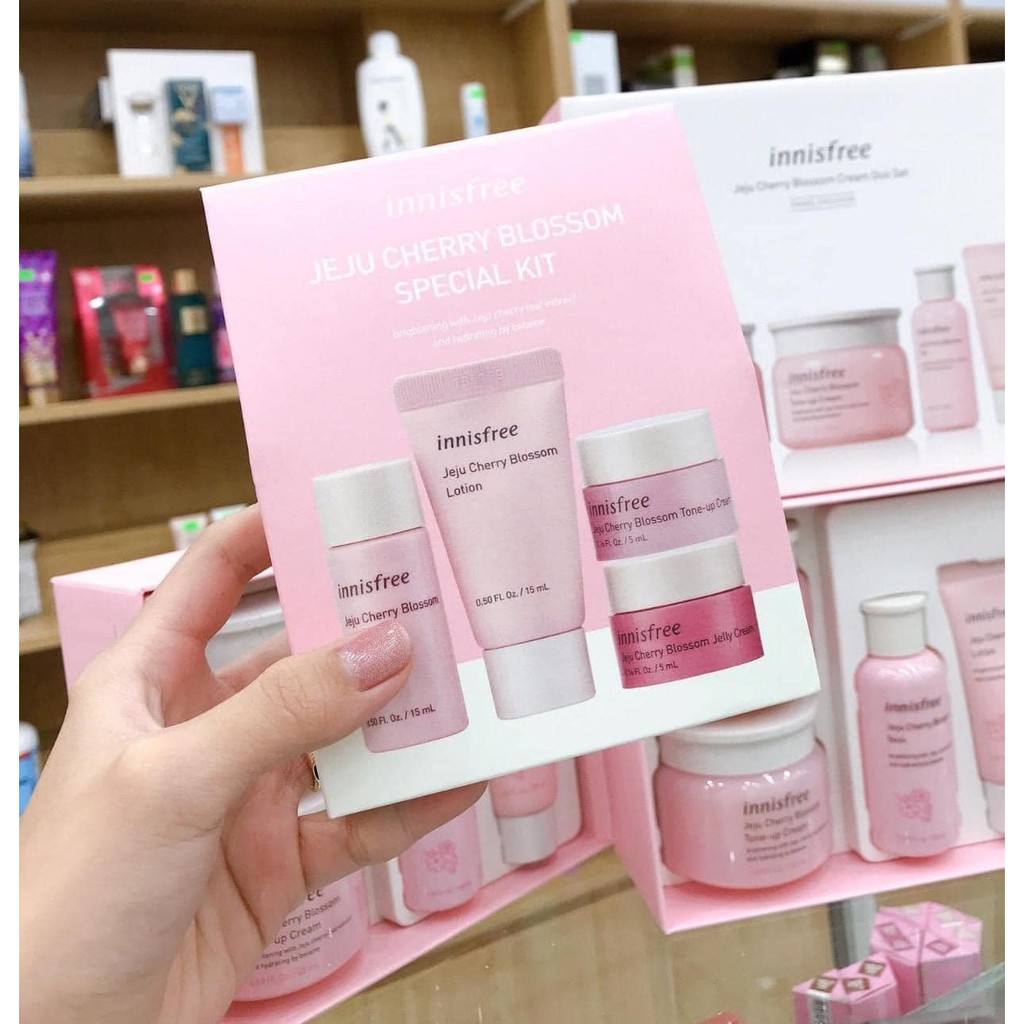 Bộ Dùng Thử Dưỡng Ẩm Và Nâng Tông Da Sáng Innisfree Jeju Cherry Blossom Special Kit (4 Sản Phẩm)