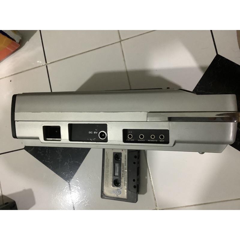 Máy cassette Hitachi TRQ-340