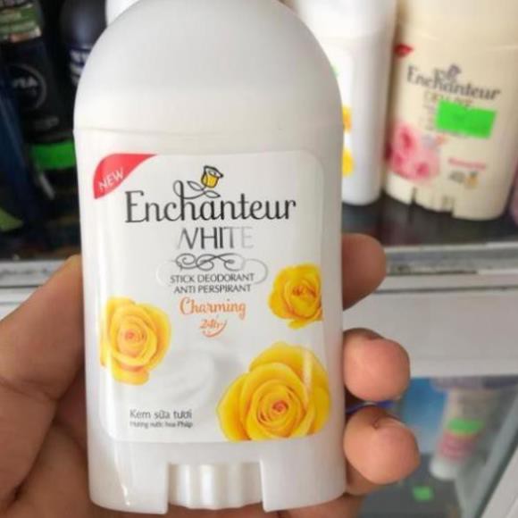 Lăn sáp enchanteur