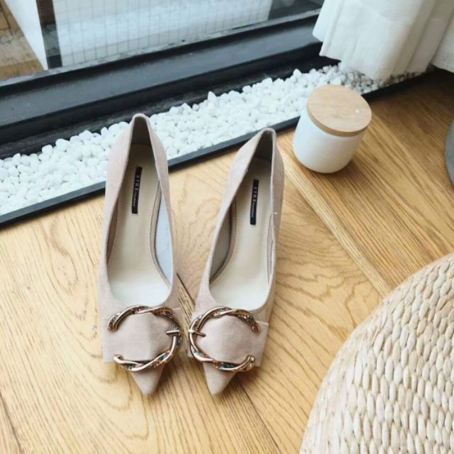 Giày cao gót mặt đá