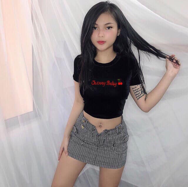 (ẢNH THẬT) Áo croptop tay ngắn Cherry Baby☘️ 2 màu đen/trắng