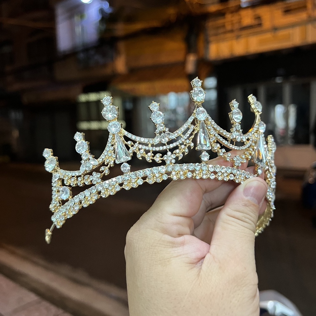 Vương miện vàng mẫu đẹp phong cách nữ hoàng mới