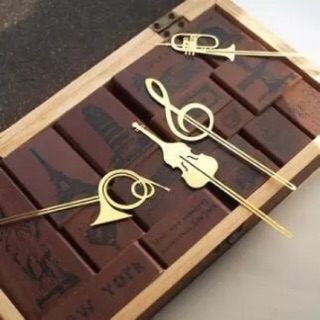Combo 4 bookmarks kim loại mỏng mô phỏng dụng cụ thanh nhạc khoá son violin trumpet tuba