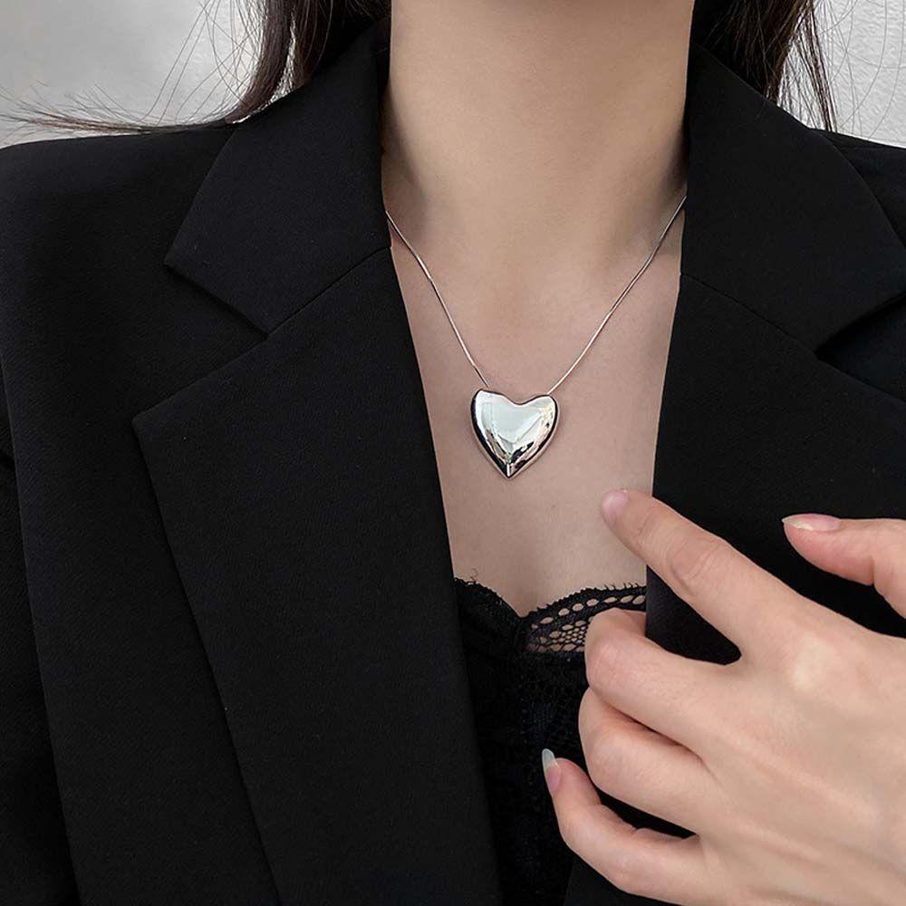 Vòng Cổ Choker Hợp Kim Mặt Trái Tim Ba Chiều Cá Tính Cổ Điển Cho Nữ