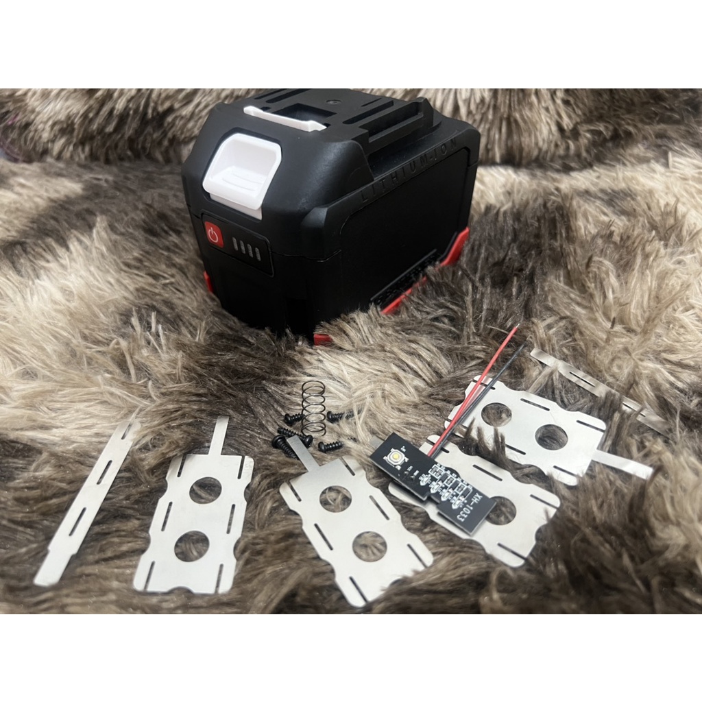 Vỏ chống sốc Makita adaptor 18V 5S 1P, 2P, 3P có báo pin 4 Led ngang. BN.