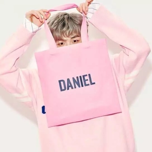 Túi tote Daniel WannaOne