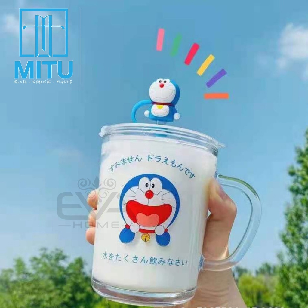 Ly Quai Thuỷ Tinh Có Vạch Chia 350 Ml Pha Sữa Hình Mèo Máy Doremon Kèm Nắp Đậy Ống Hút Silicone Cute Cao Cấp SP585