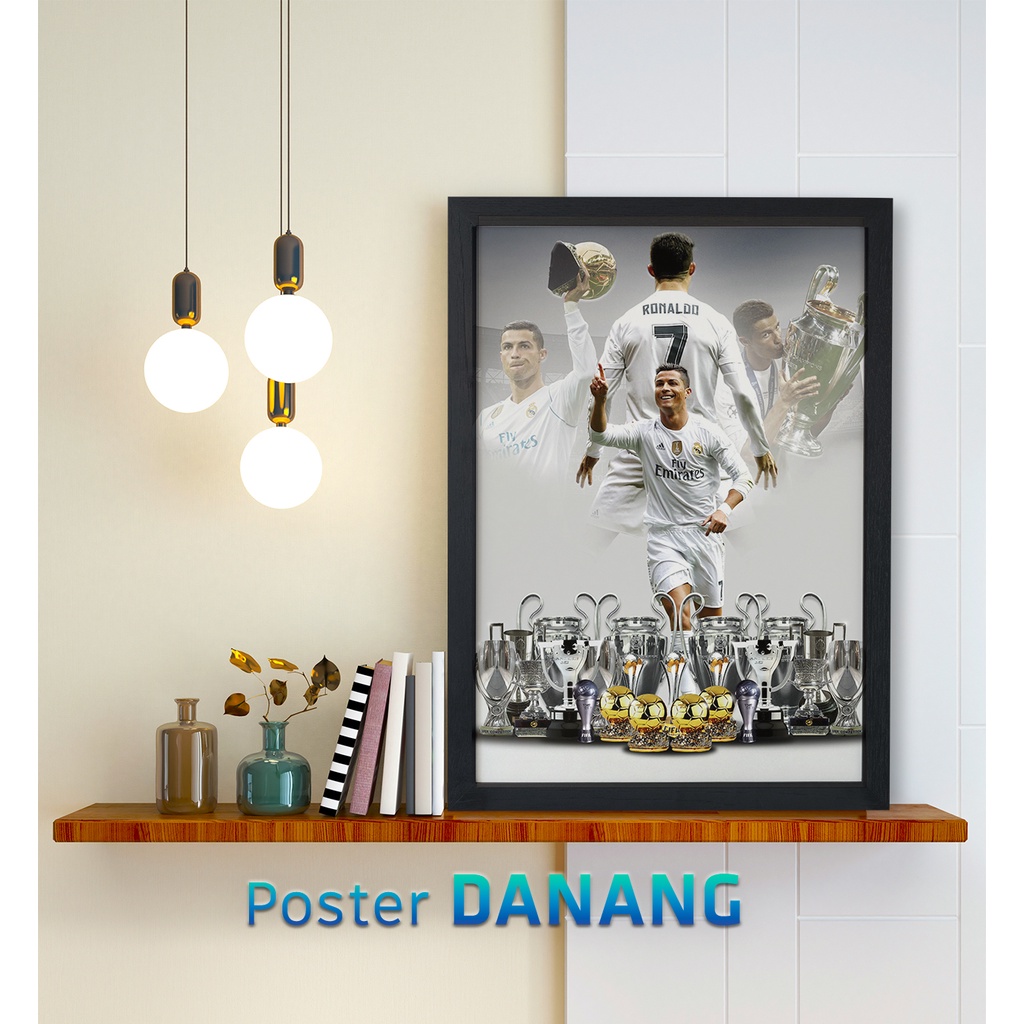 Khung ảnh treo tường POSTER BÓNG ĐÁ RONALDO size 26cm x 35cm