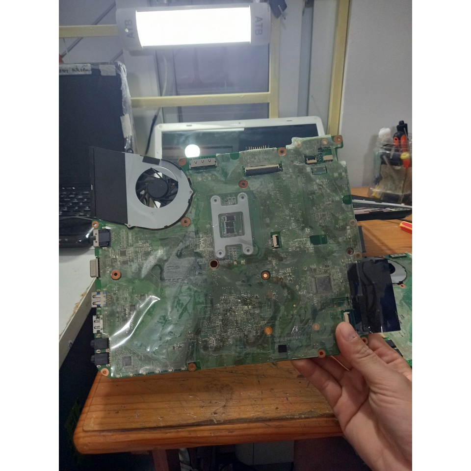 Rã xác laptop giá rẻ toshiba dynabook☆T451   linh kiện dùng được cho T451, T351, T452..